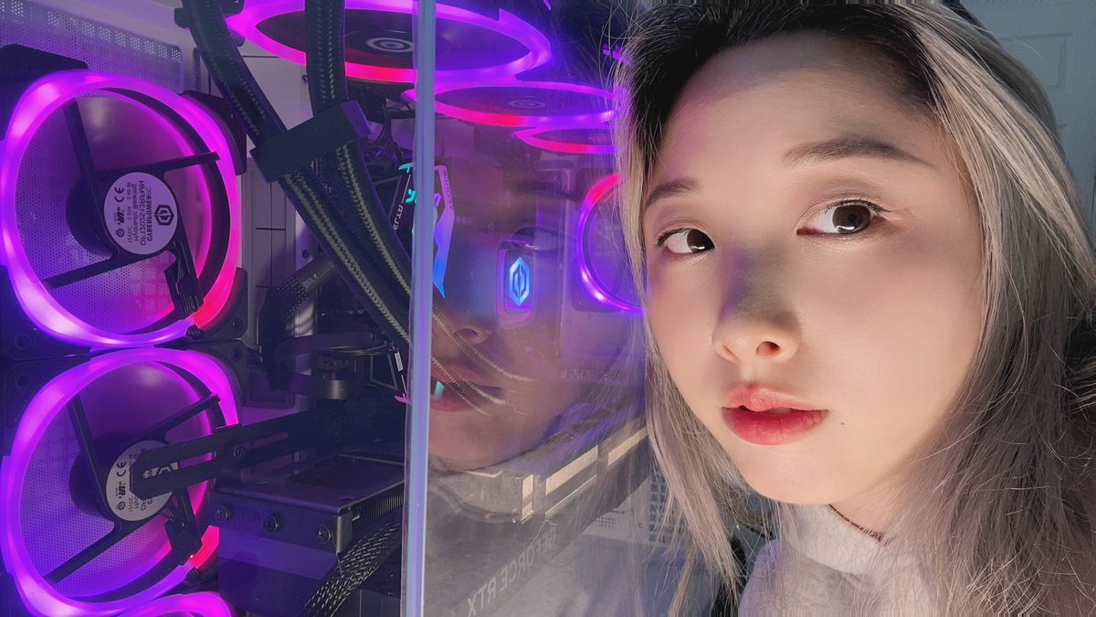 starsmitten_'s tweet photo. I'm live and I'm super excited to show off the BRAND NEW gaming PC I got from @IntelGaming 🙏 Join my stream at https://t.co/j6M1F3HMNn and also check out Intel's Ready2Play campaign showcasing the best gaming hardware at https://t.co/e0GK8XH1SP

@CYBERPOWERPC #IntelAmbassador