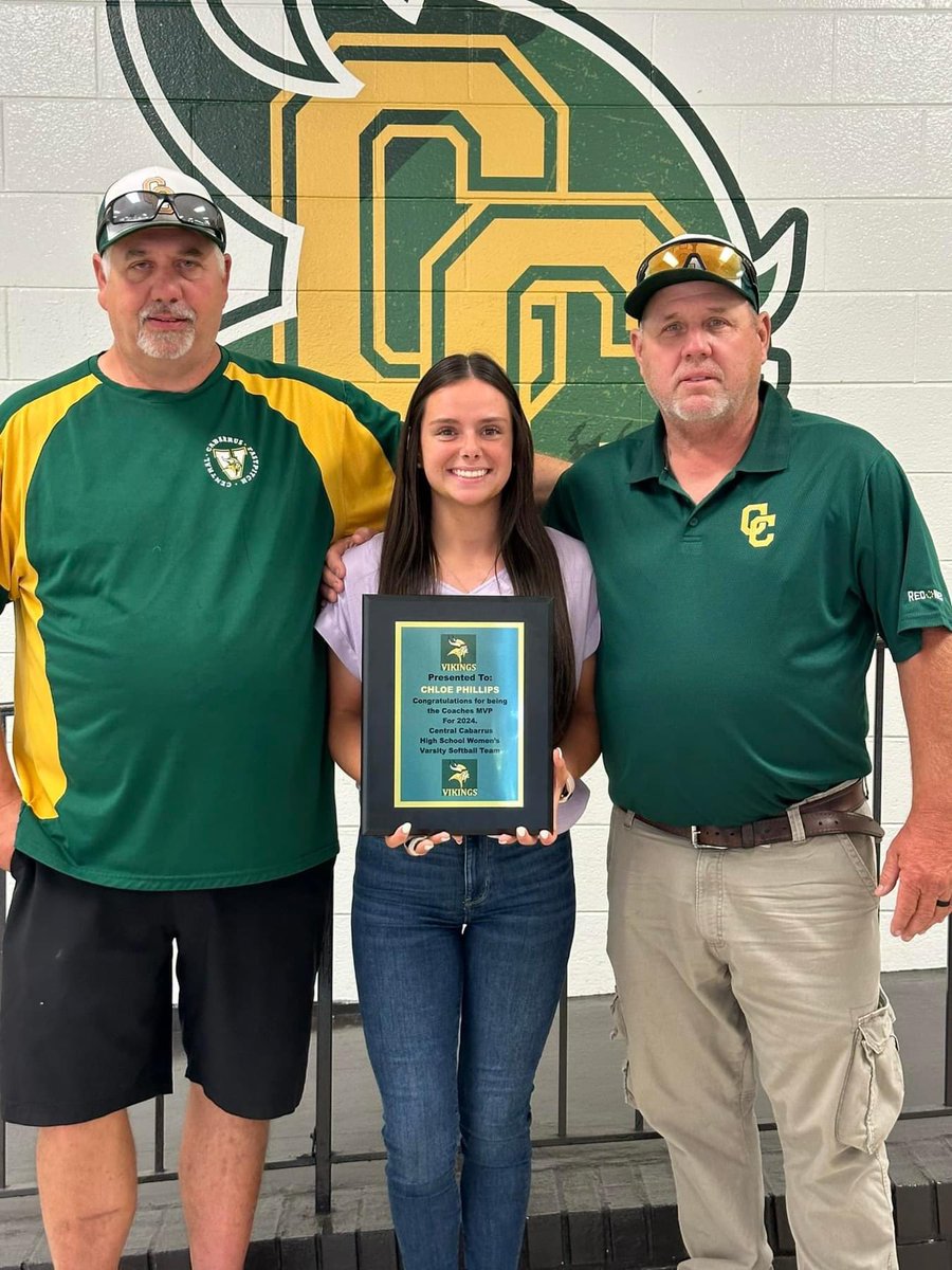 chloe phillips tweet media