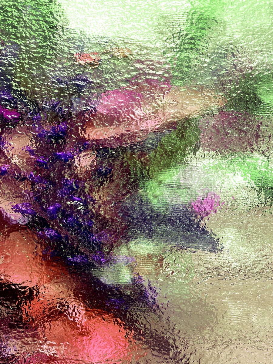 hot breath spilling    2024
GLAMOUR PARADE 

His body trembled as he held her. He loved her till he felt his heart, and all his veins would burst and flood her with his hot healing blood.
The Rainbow 
D.H. Lawrence 

#floral 
#colorlove 
#flower