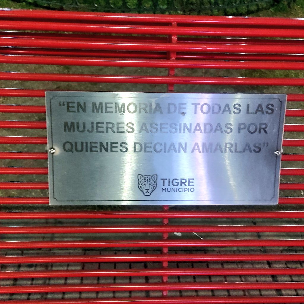 Hoy, el asesino de Catalina, su supuesto amigo, confesó que la mató porque era "el amor de su vida". Esto me recuerda una dolorosa placa en Tigre. ¿Cómo alguien que dice amar puede apagar una vida? Es momento de reflexionar dentro de la sociedad masculina.