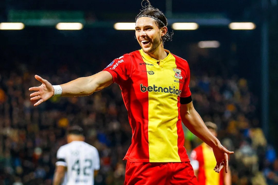 oranjefussball's tweet photo. Umbruch bei #GoAheadEagles: Der isländischer Mittelfeldspieler Willum #Willumsson wechselt per Rekordtransfer zu Birmingham City. Lt. Medienberichte erhält der Klub aus Deventer 4 Mio. € Ablöse. Willumsson bestritt 62 Spiele für "Kowet". Eine neue Zeitrechnung für GAE beginnt. https://t.co/HoR3Qn1i2u