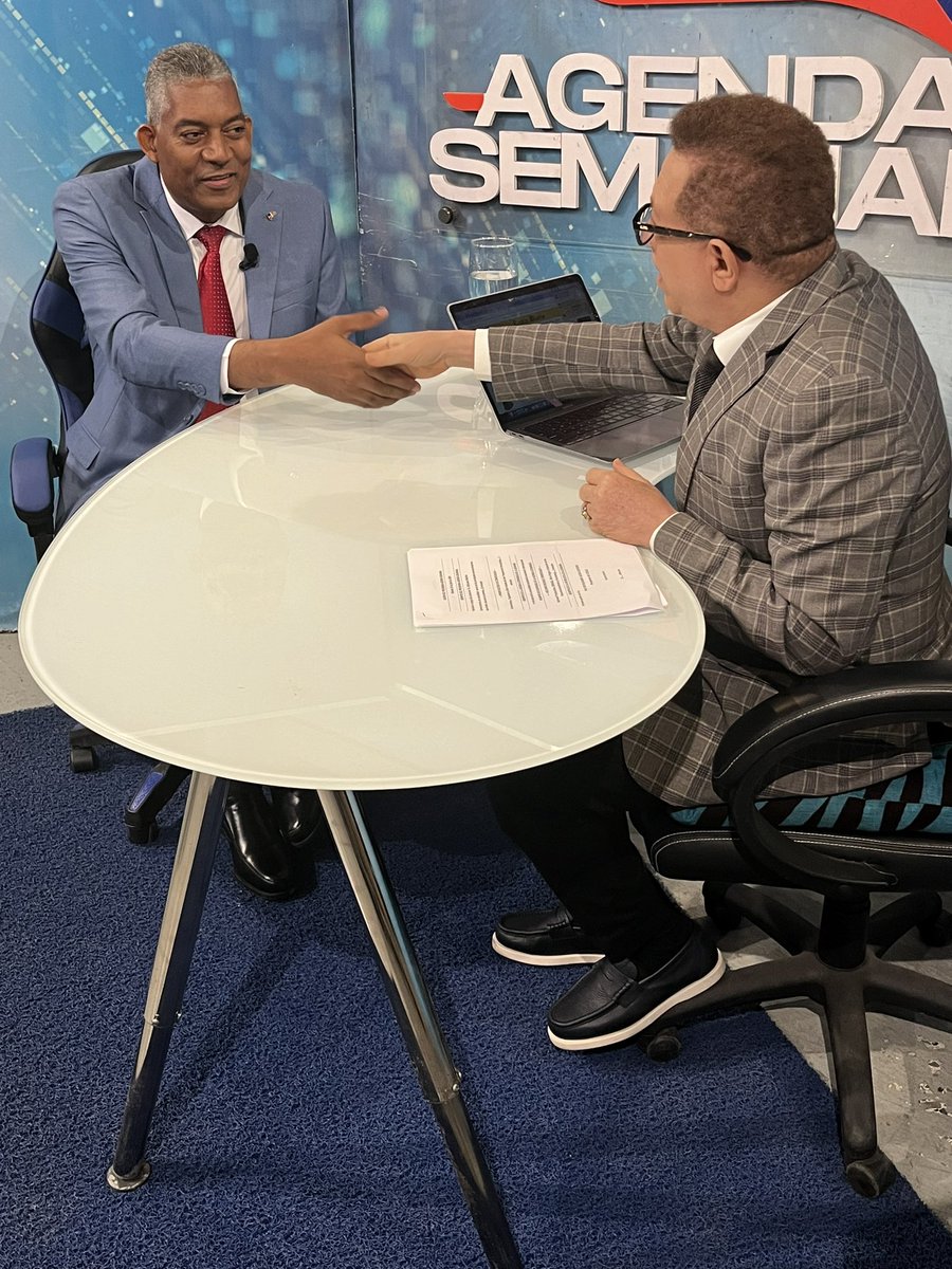 BalbuenoMedina's tweet photo. El presidente del CODUE, Faliciano Lacen, sera el invitado a la entrevista central del programa Agenda Semanal este sábado a las 2 de la tarde por RNN Canal 27 y nuestro canal de YouTube Agenda Semanal TV. No se lo pierda https://t.co/AxIFpyagio