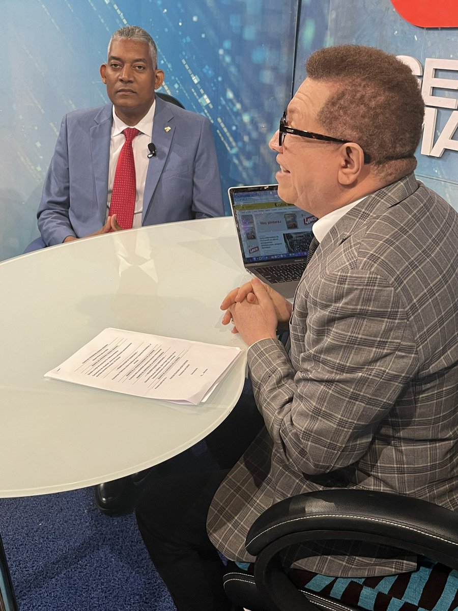 BalbuenoMedina's tweet photo. El presidente del CODUE, Faliciano Lacen, sera el invitado a la entrevista central del programa Agenda Semanal este sábado a las 2 de la tarde por RNN Canal 27 y nuestro canal de YouTube Agenda Semanal TV. No se lo pierda https://t.co/AxIFpyagio