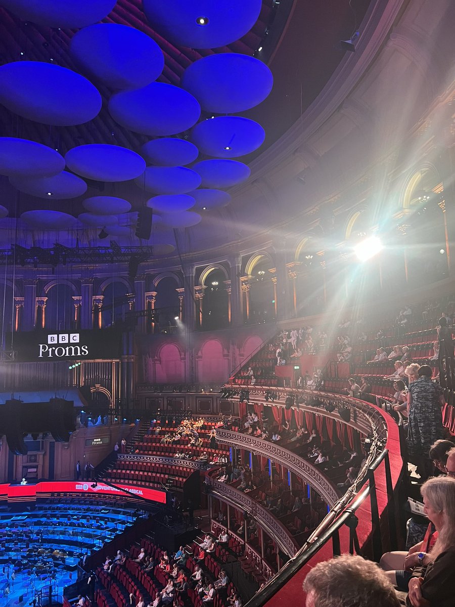 Rafaela99's tweet photo. @Bobby_Seagull @bbcproms @RoyalAlbertHall @rebelbookclub @monisha_rajesh I’d give you a wave but I’m being dazzled by the lights! https://t.co/8nxz96Qccc