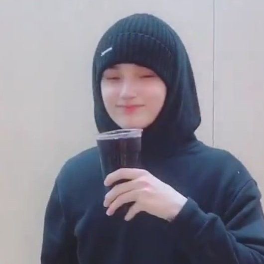 hyuofblue's tweet photo. Thread 🧵 of hueningkai being a little shit <3 https://t.co/anuLSA42V8