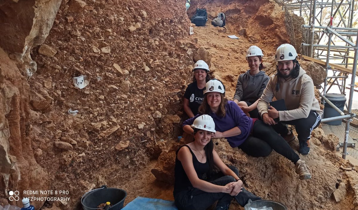 CENIEH_CRLAB's tweet photo. #Atapuerca2024 #TD04
😊 Damos la bienvenida a los compañeros de @CENIEH_Colec_ Javier Amo y Minerva Ferrero (💻 y🦴🪨!) Buena campaña! 💪🏻
@FATAPUERCA @CENIEH https://t.co/XUuA2ktJ6I