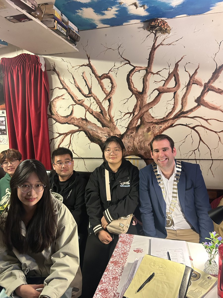 Fintan_Phelan's tweet photo. Fantastic afternoon in Pembroke Club D’Art for a Rambling House of music and story telling for our Chinese students in #Carlow! Well done to Ber Jennings, Dave Barron, @SETUIreland and @CarlowCIELS for organising! #china #ciels https://t.co/hSLxyF6IKO