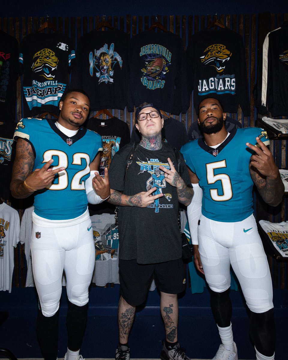 Always ready to answer the calll. Love my MF JAGS! Thankful for every opportunity. 📸😎🐆 #DUUUVAL #jaguars