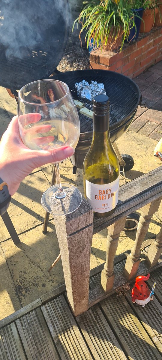 eje85's tweet photo. Seems wrong that the first BBQ of the year is only happening 2day! We're 159 days away for Christmas 🎄 and I'm only just lighting the bad boy up!! Just wrong 😕  at least doing it with some nice @Morrisons bbq food &amp; my fav wine 🍷 😋 @GaryBarlow @GaryBarlowWines #YachiDa https://t.co/0741q2HUQr