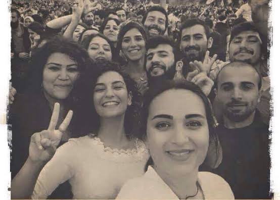 “Çiçek gibi insanlara kıydınız!
Bahçeleriniz bahar görmesin.”

#Suruç9Yıl 
#SuruçKatliamı