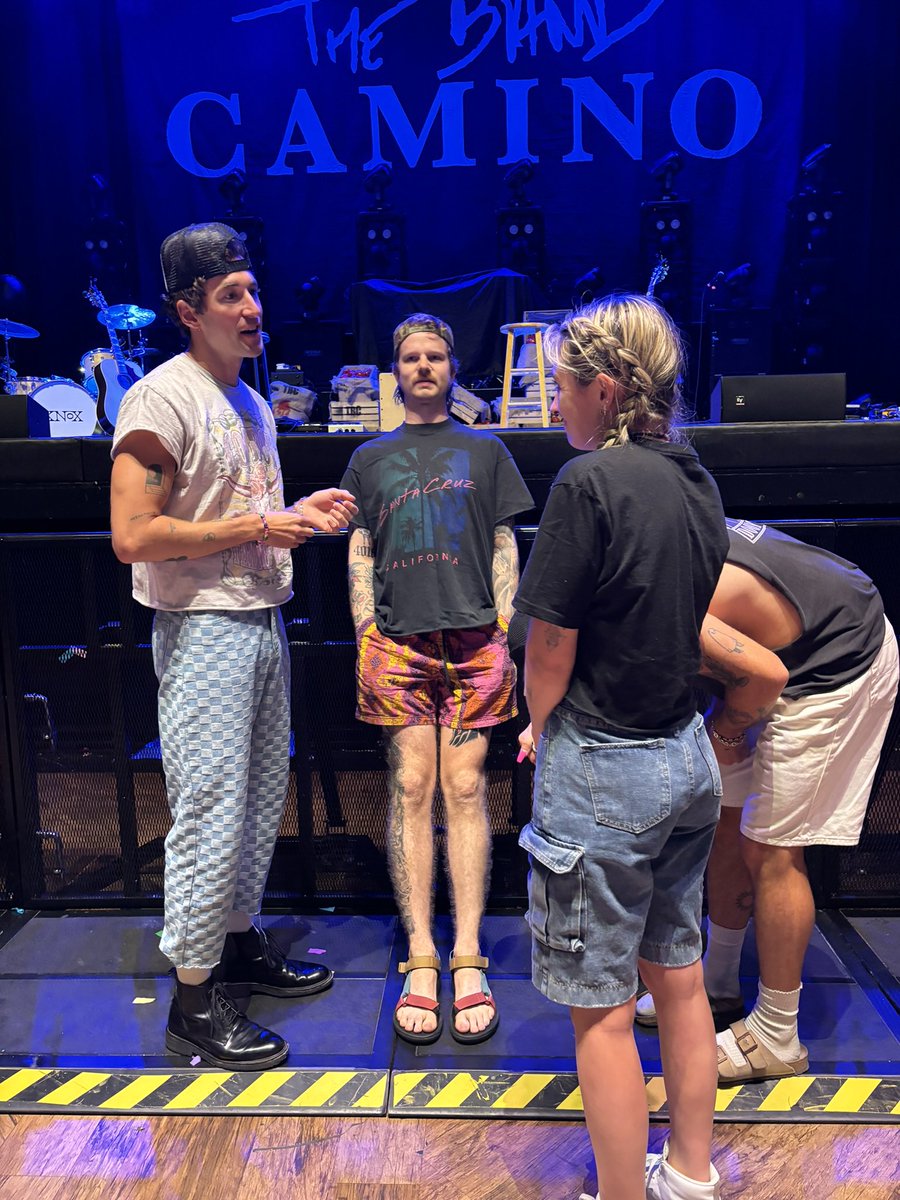 hookedontlb's tweet photo. PLSSSS WHY DO I LOOK LIKE THAT I’m on the floor crying  #thebandcamino 
@thebandcamino @jacuzzi_jeffery https://t.co/NmlTrJapZT