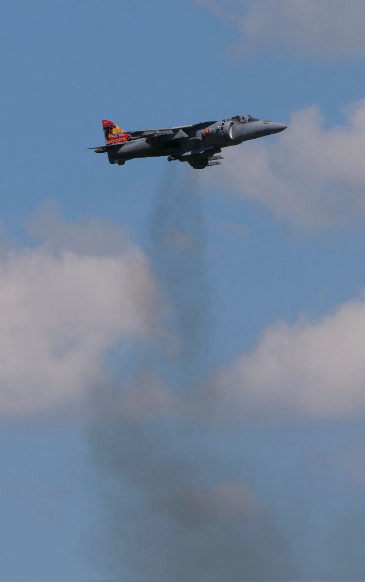HawkSupportTeam's tweet photo. It was hot @airtattoo today, in many ways! 😎#redarrows #u2 #harrier #matador #f15 #f18 #hawk #stem #engineering #planespotting #aviationlovers #avgeek #avporn #aviationdaily  #RIAT22 https://t.co/eMp2702xLl