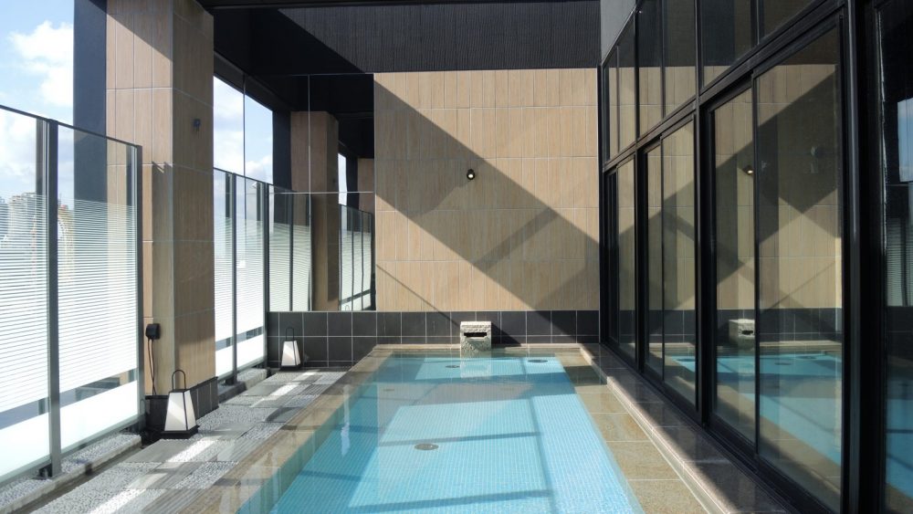 TheRealJapan1's tweet photo. The key ‘element’ in Candeo Hotels is what they legitimately call their SkySpa – large rooftop onsen-style baths overlooking the city below
Book here:
https://t.co/iJFHhjT5UB
#TheRealJapan #Japantravel #Japantrip #Japan #Japanguide #Travel #Japantravelplan #hotel #Candeo https://t.co/Fkjw0ZutZa