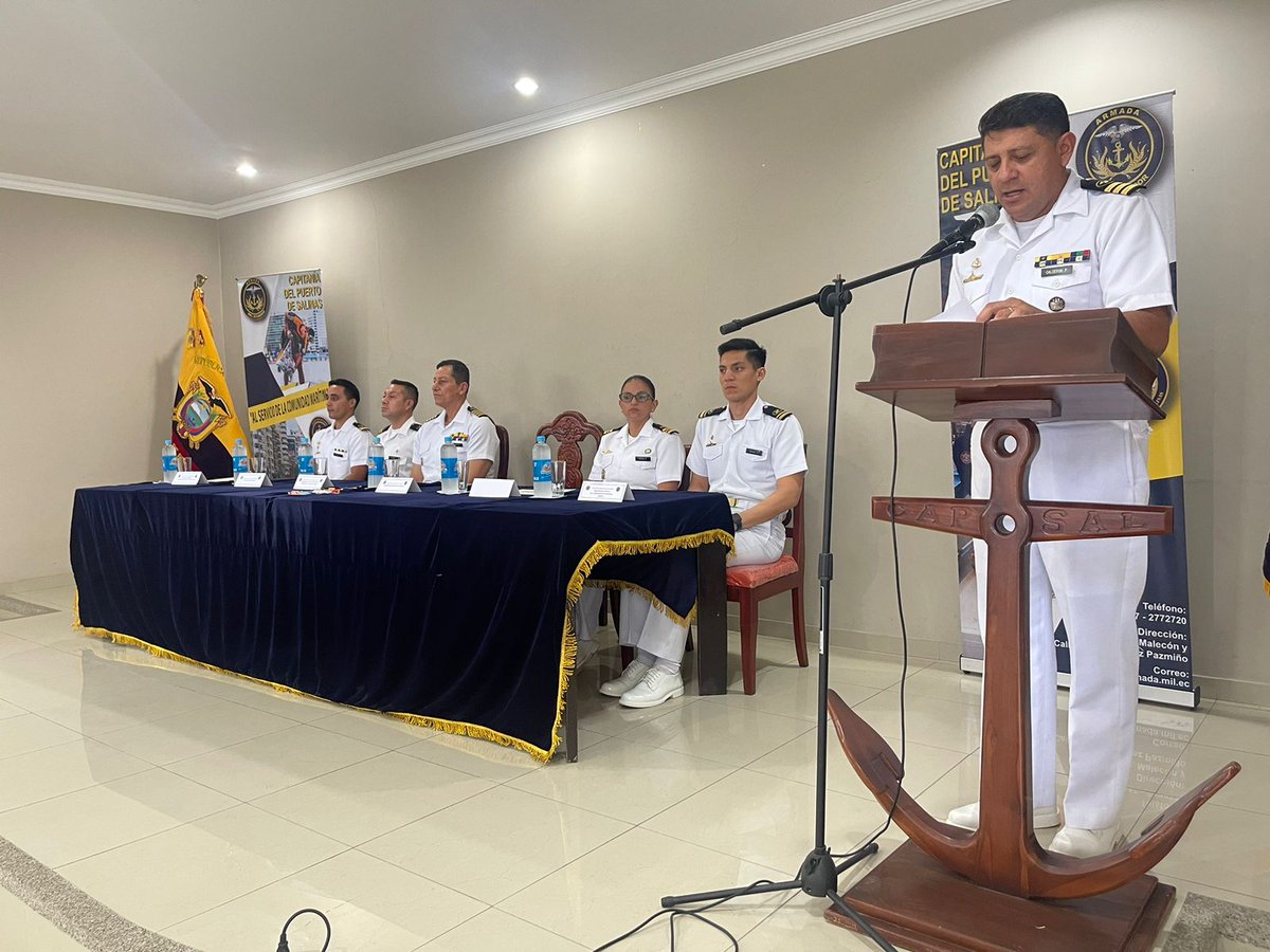 armada_ecuador's tweet photo. #SantaElena | La Capitanía de Puerto de #Salinas en coordinación con la Escuela de la Marina Mercante Nacional #Esmena, desarrollaron el curso de #MarinerodeBahía que se ejecutó simultáneamente en la comuna de #Ayangue y #Salinas con la participación de 35 alumnos.
#SoyNaval https://t.co/HBd8c2f7lC