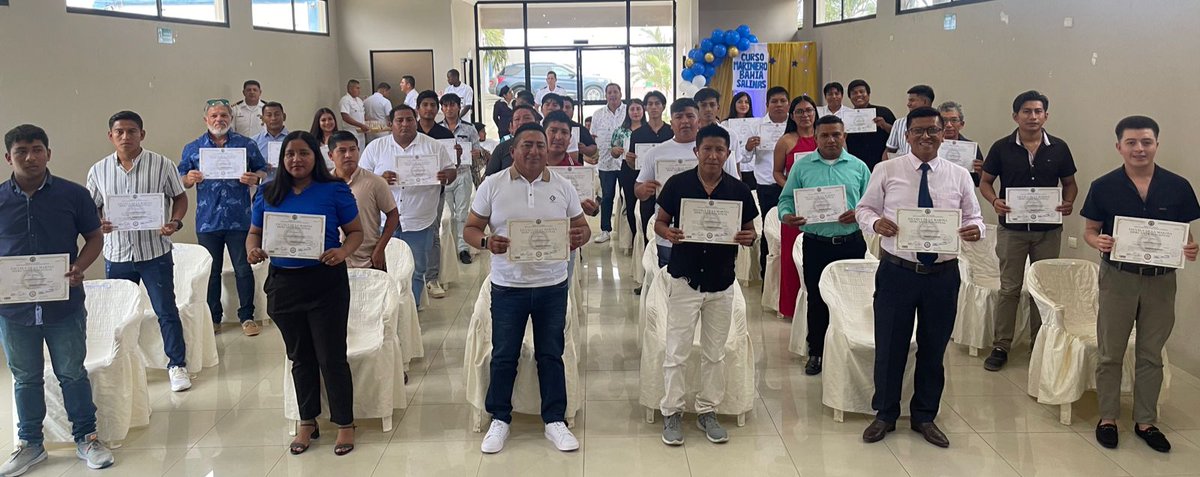 armada_ecuador's tweet photo. #SantaElena | La Capitanía de Puerto de #Salinas en coordinación con la Escuela de la Marina Mercante Nacional #Esmena, desarrollaron el curso de #MarinerodeBahía que se ejecutó simultáneamente en la comuna de #Ayangue y #Salinas con la participación de 35 alumnos.
#SoyNaval https://t.co/HBd8c2f7lC