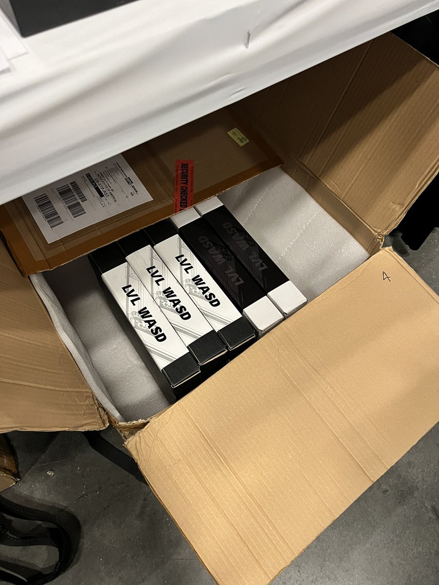 goldenlever's tweet photo. Thank you for waiting in line since opening 🙇🏻♂️, #LVLabc sold out, only 5 #LVLwasd left. #VM6R only 3left. Please come @attasa booth if you plan to get one. https://t.co/KsDnG5RxYu