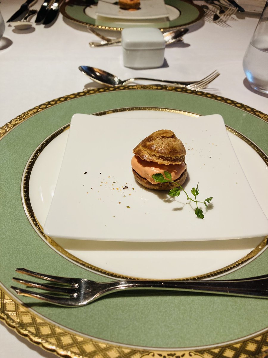 ccconvers's tweet photo. 急に食べたくなって、シュークリームを食べに行きました。
頭を使うトレードには、糖分が必要ですね。

今月もしっかり、利益出していきます。
参加されてる方は楽しみにしててください。

ちなみに子供には物足りない量だったみたいなので、他にも注文してもらいました。 https://t.co/ZGujCfuiCj
