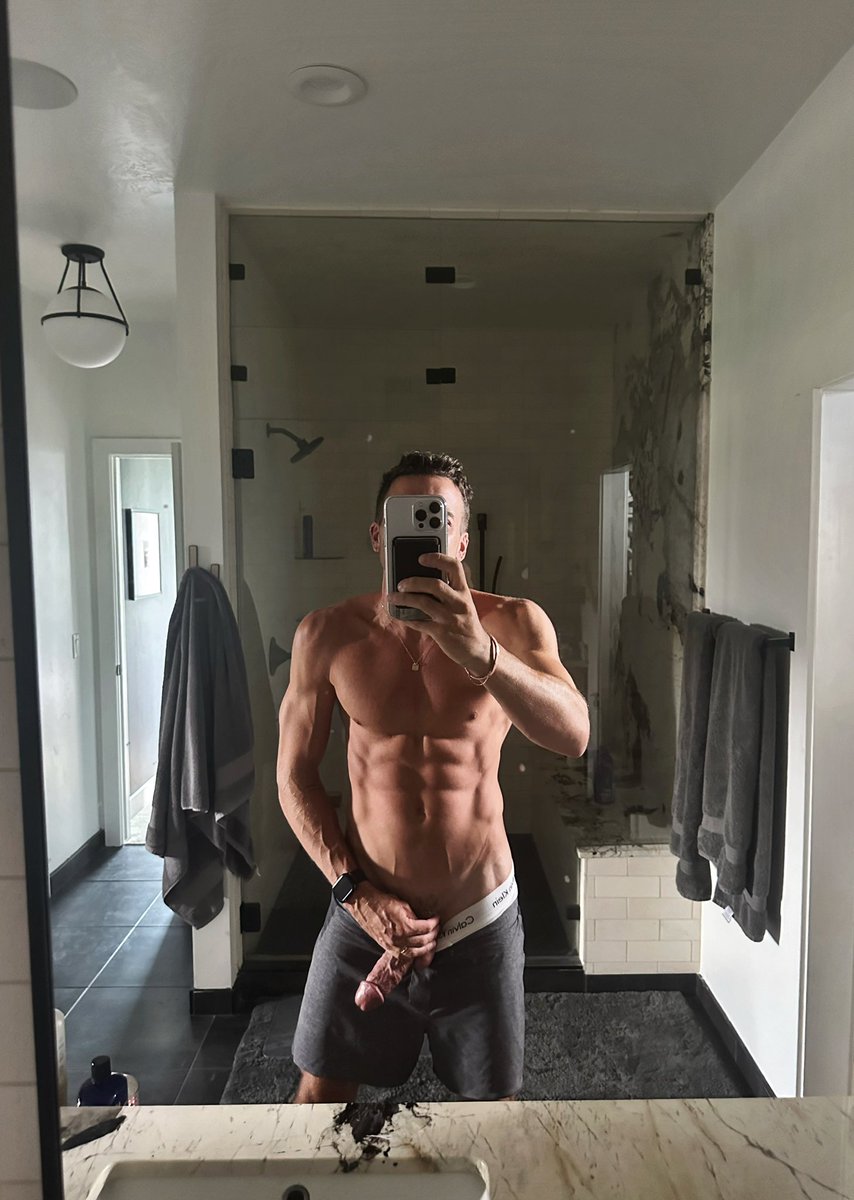 makeitgay's tweet photo. Happy Friday ✨ https://t.co/Z9JdtkJAOg
