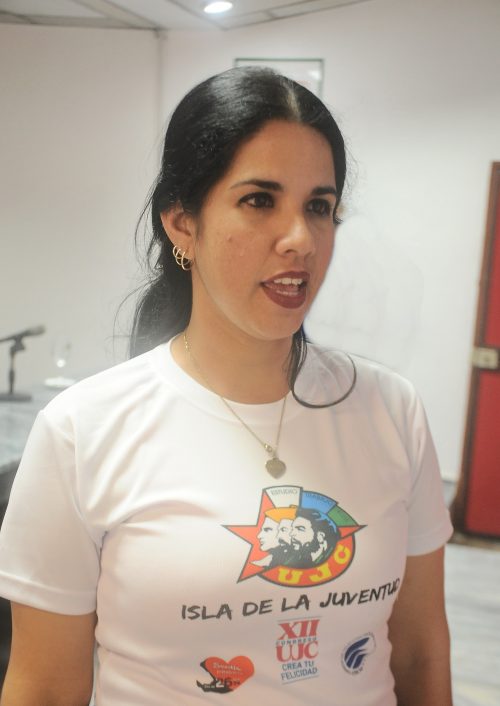 GarciaManuel88's tweet photo. Felicito a la joven Dayne Darlén González Sábado quién resultó electa como Primera Secretaria de la #UJCdeCuba en el municipio especial Isla de la Juventud. Le deseamos éxitos en las nuevas responsabilidades. #UnaMejorJuventud https://t.co/hmMs0zbOWp