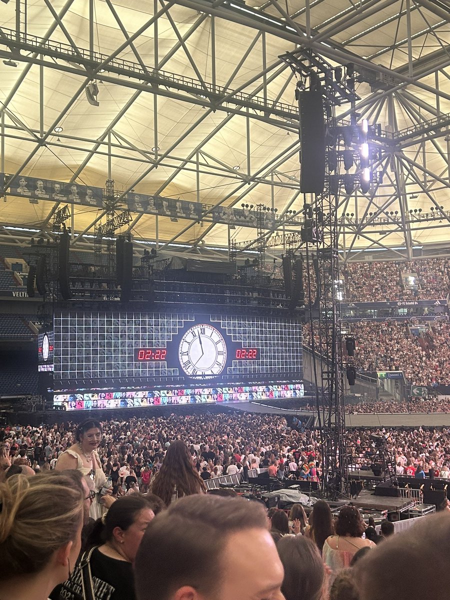selssecret's tweet photo. THE CLOCK!!!! #GelsenkirchenTSTheErasTour @taylornation13 @taylorswift13 https://t.co/lgMrkPojgi