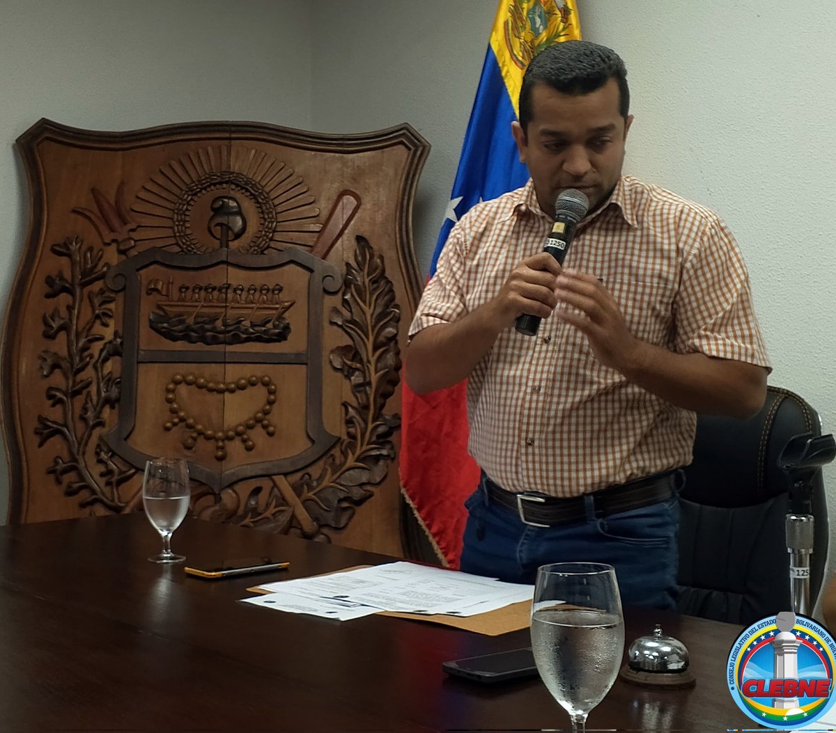 johanyanez85's tweet photo. Seguimos trabajando!!
Estamos en la sede del #Clebne en sesión extraordinaria para autorizar creditos adicionales al ejecutivo regional provenientes del excedente en la recaudación de impuestos y tasas, recuerdos que serán usados en beneficio de todos los Neoespartanos.. https://t.co/nku5vh2CgU