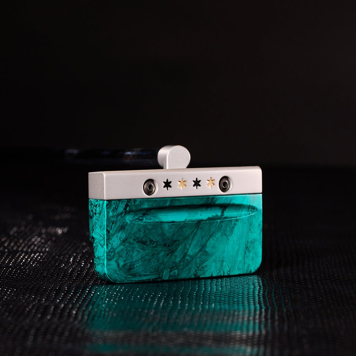 BettinardiGolf's tweet photo. Introducing the INOVAI 10.0, our #PutterOfTheWeek that’s sure to turn heads! 🌟 Featuring a stunning marbled green back piece and the iconic gold sunglass wizard eyeing each putt, this putter is both a work of art and a game-changer.
Coming soon to THE HIVE™! 🐝 https://t.co/we8l1vEHeh