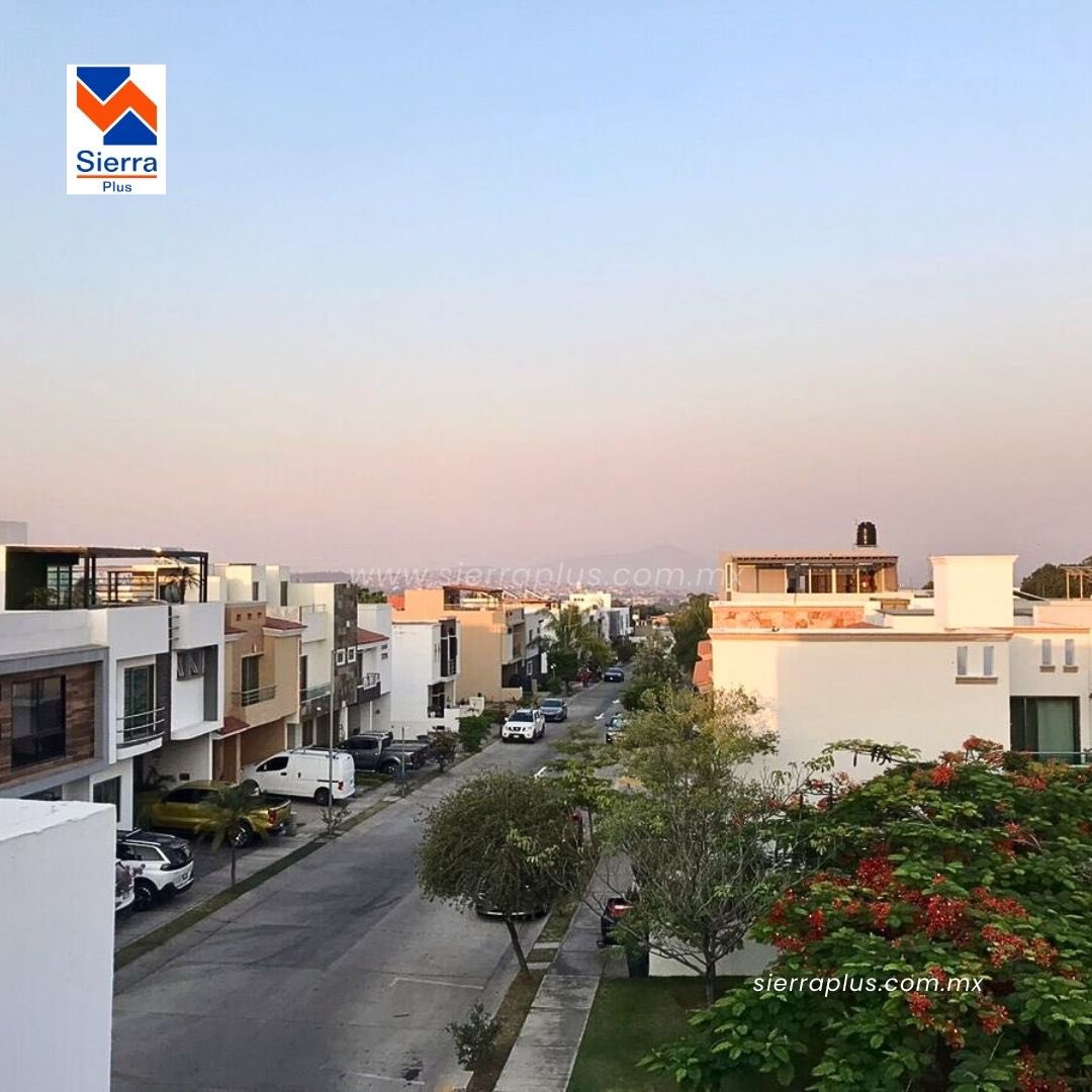 SierraPlus's tweet photo. 🏠 ¡CASA DE ENSUEÑO EN VENTA🌟
📍 Av. La Cima, Zapopan
💰 $7,650,000 MXN
 
https://t.co/XOcEAFkJlW

✨ 235m² construcción, 4 pisos
🛏️ 2 recámaras, 3 baños
🚗 2 estacionamientos
🌳 Jardín y roof garden
🏊 Amenidades:  Seguridad 24/7,
áreas comunes
🐾 Pet-friendly https://t.co/5BngUd4g2e