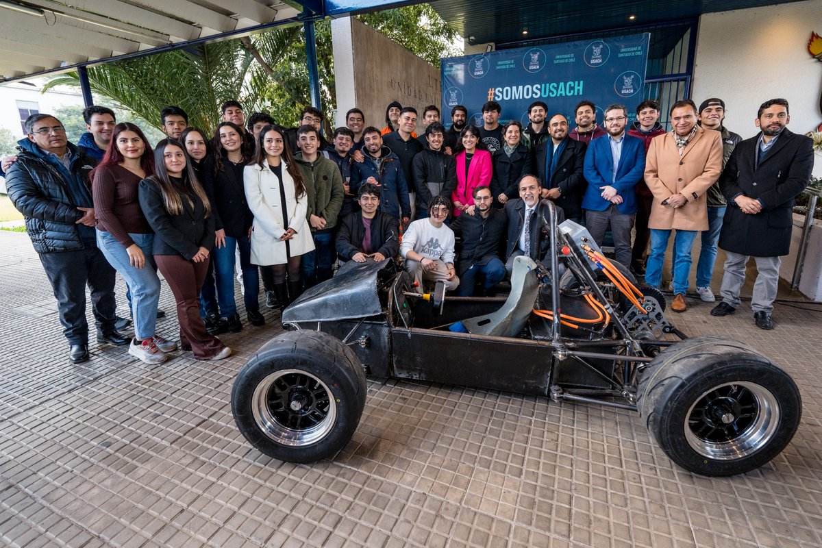 #BuenasNoticiasUsach

Esta mañana, junto a la ministra de Ciencias <a href="/AisenEtcheverry/">Aisén Etcheverry Escudero</a> , participamos del lanzamiento del vehículo eléctrico del equipo ESUS de nuestra Universidad, el cual competirá en la Fórmula SAE Brasil 2024, concurso internacional que invita a estudiantes