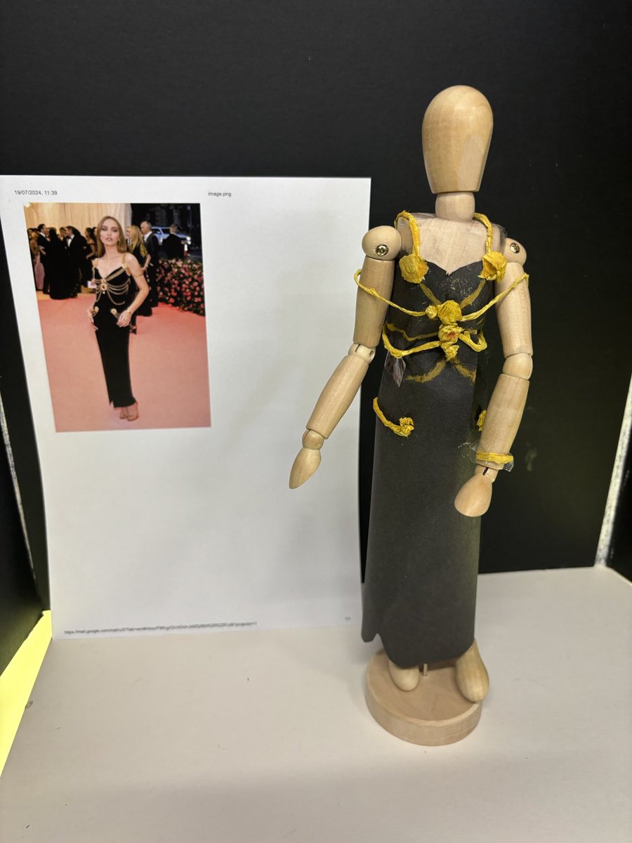 AlbermarleArt's tweet photo. WOW!ππMy last ever Textile lesson at SKSπYr9 recreated these iconic paper only #metgala garments with a problem solving and can do approach! #gcsetextiles β¦@metmuseumβ© #metgala β¨β¨β¨β¨β¨β¨β¨ #inspired https://t.co/cgQT15fJWS