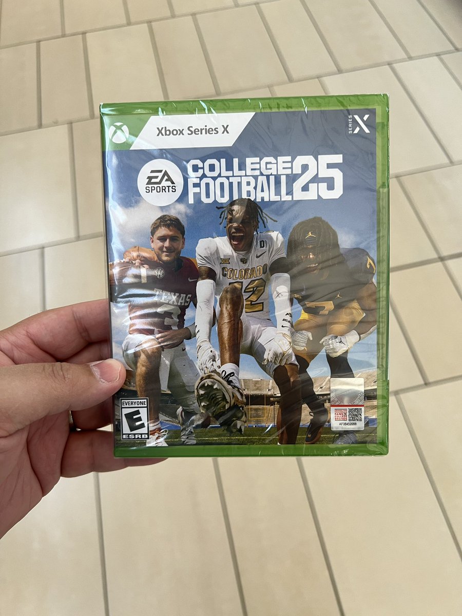 RagingPHX's tweet photo. FINALLY! I’ve waited so long for this game! #NCAAFootball25 https://t.co/wSypezBDtx