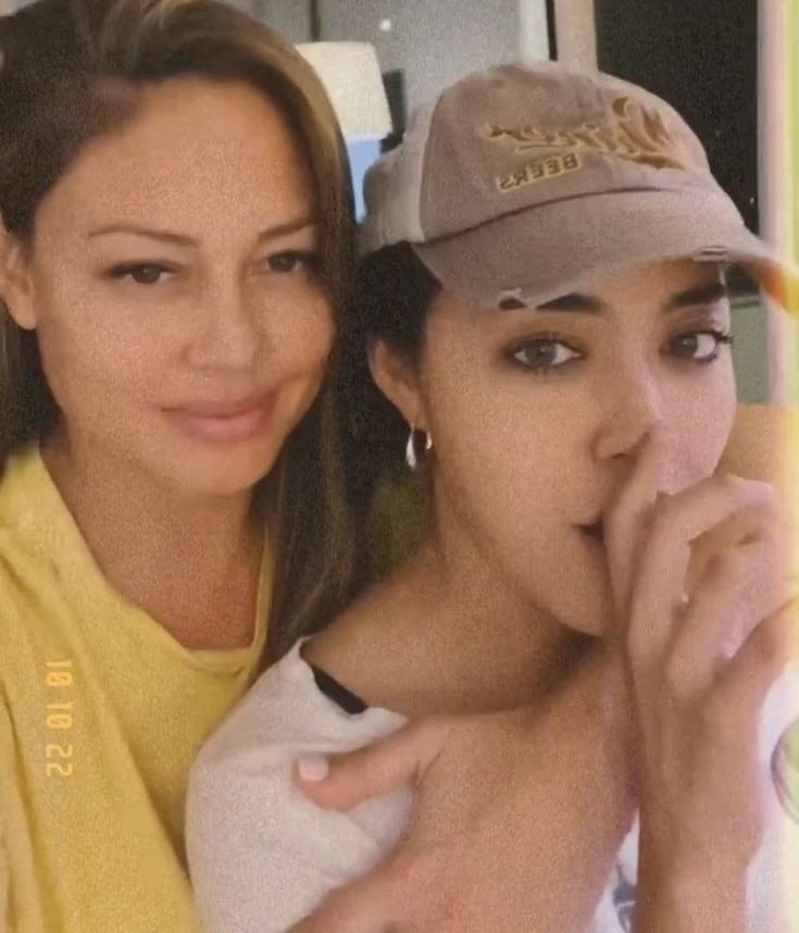 shannon_hausen's tweet photo. 4 of my favorite ladies the queens of our show they're beautiful so talented and great role models we need them back and a #ThousandMore episodes #SaveNCISHawaii https://t.co/UqoOuCKBDt