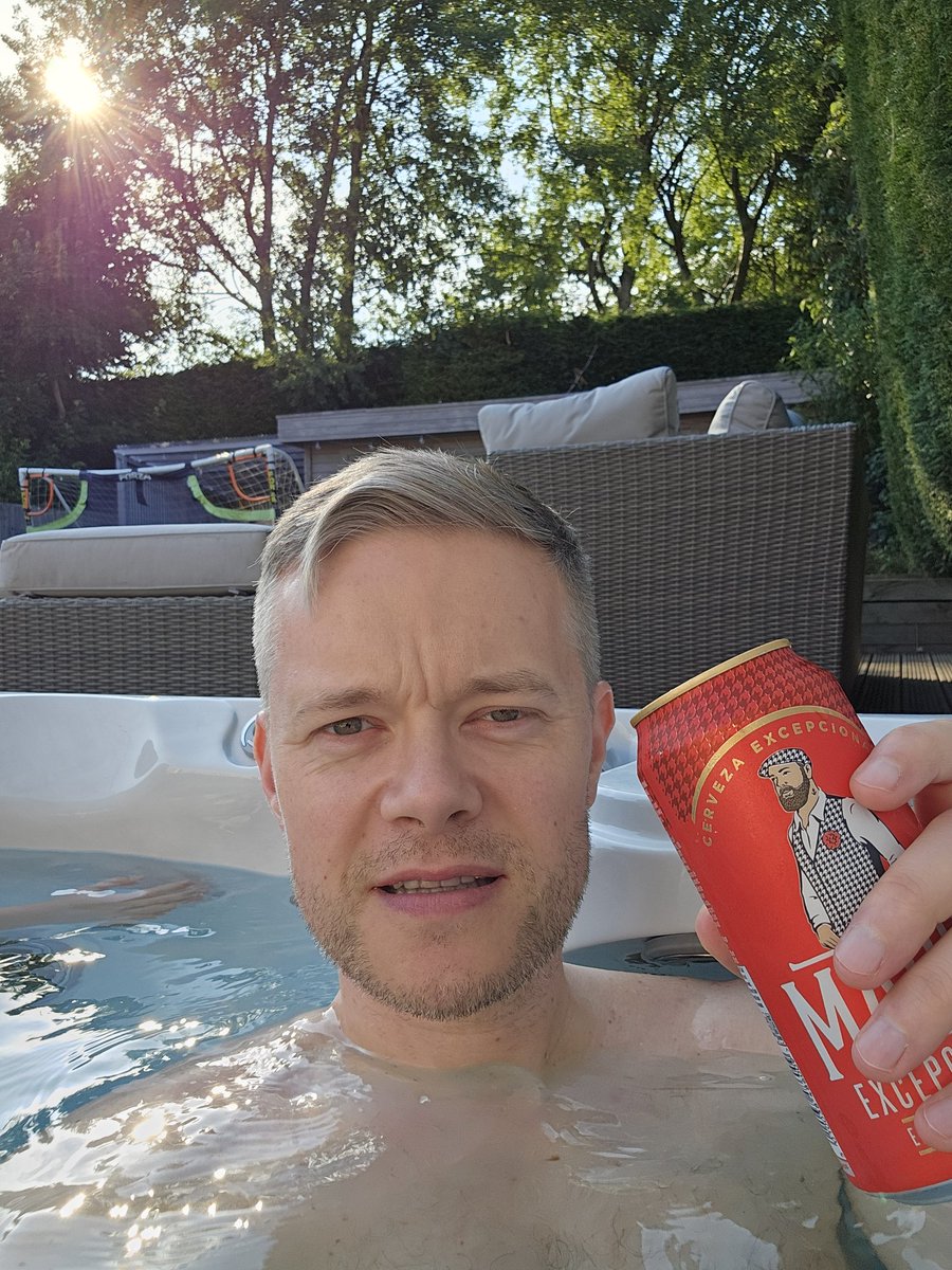 markgoldbridge's tweet photo. Should be OK for 8pm show.... https://t.co/Of1ALwhIHm