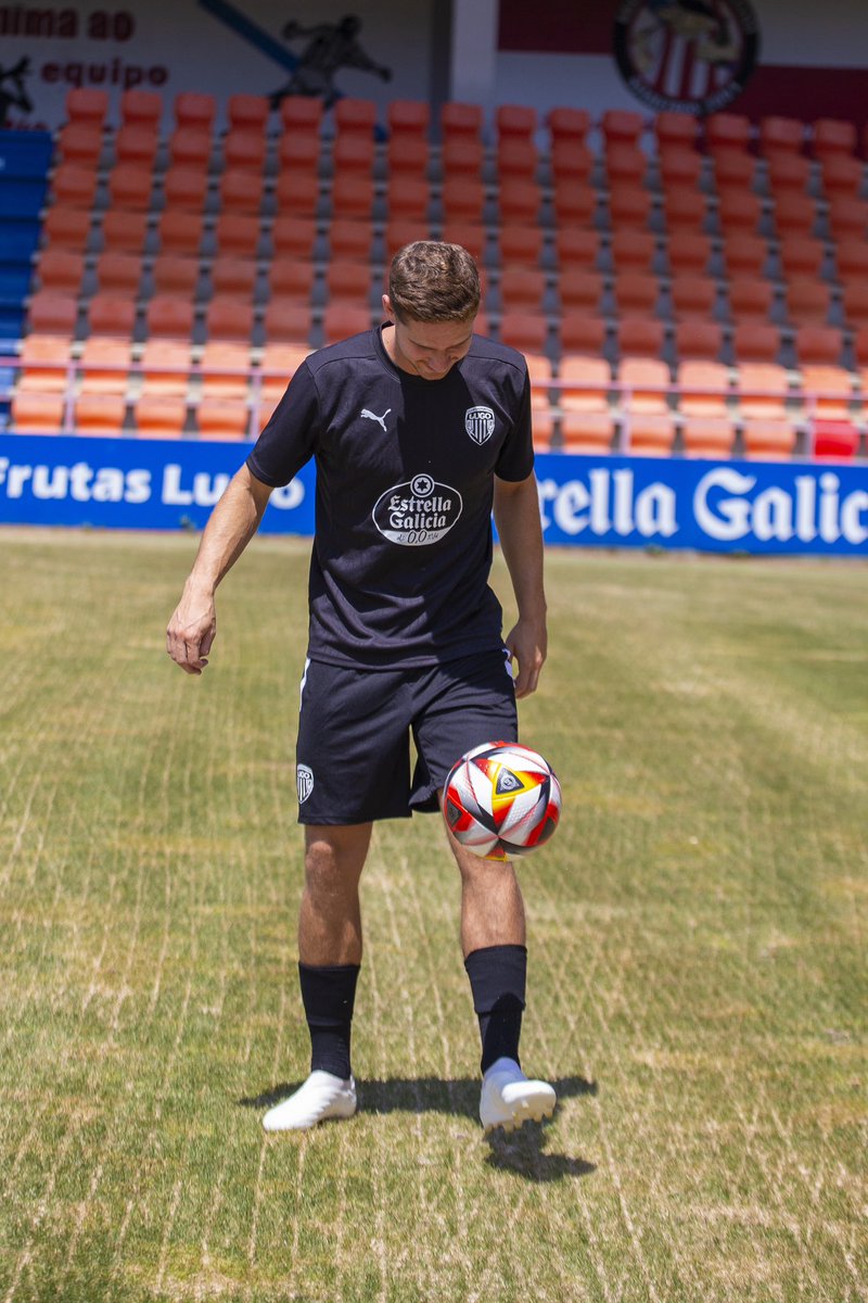 CDeportivoLugo's tweet photo. 🦞 O mariscal donostiarra. 

#BenvidoJonCeberio
#ForzaLugo https://t.co/reuWbGArpo