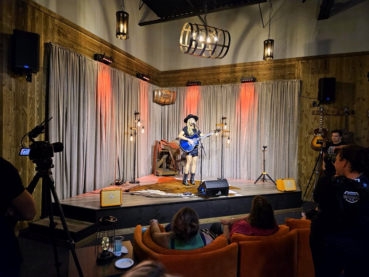 KirstieKraus's tweet photo. Yesterdays shows in the #BarrelRoom & #CaribouRoom for @InterstateMsc + the fit for todays show with the Parrotheads π¦π₯°ππ #Interstatemusic #houseconcert https://t.co/Fu3vGN8pzj