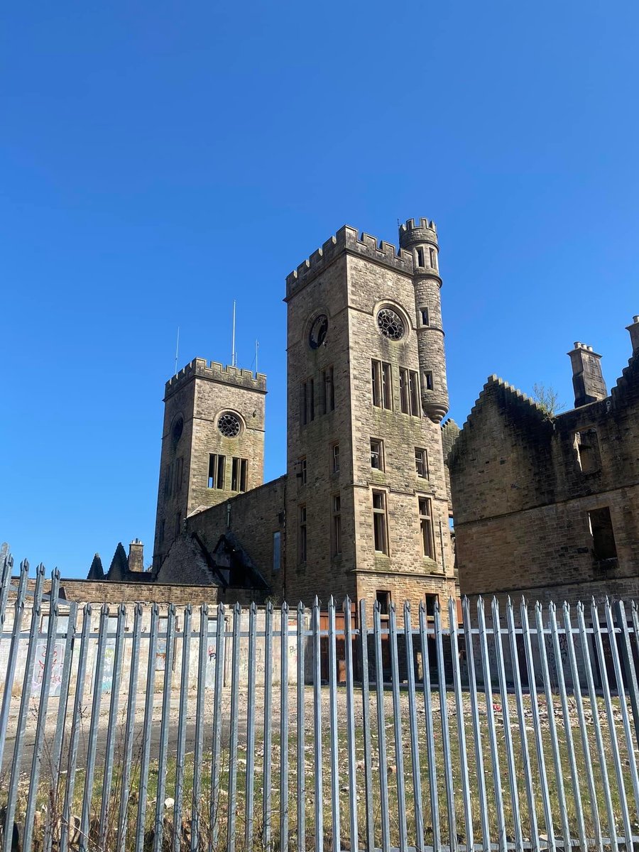 Travelaura_'s tweet photo. Scotland has many abandoned buildings which used to be hospitals and grand mansions. https://t.co/Fd6jNb1SeE https://t.co/Sk0kYffBos