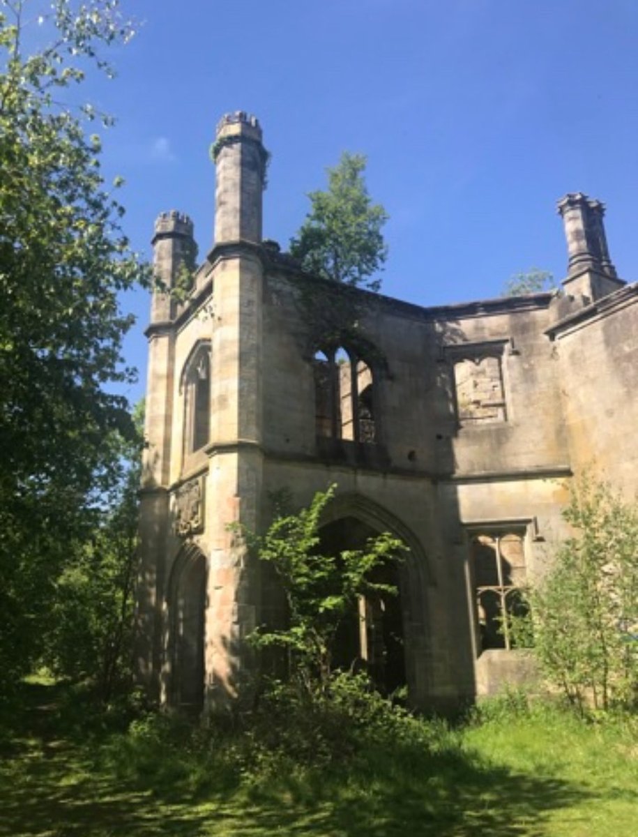 Travelaura_'s tweet photo. Scotland has many abandoned buildings which used to be hospitals and grand mansions. https://t.co/Fd6jNb1SeE https://t.co/Sk0kYffBos