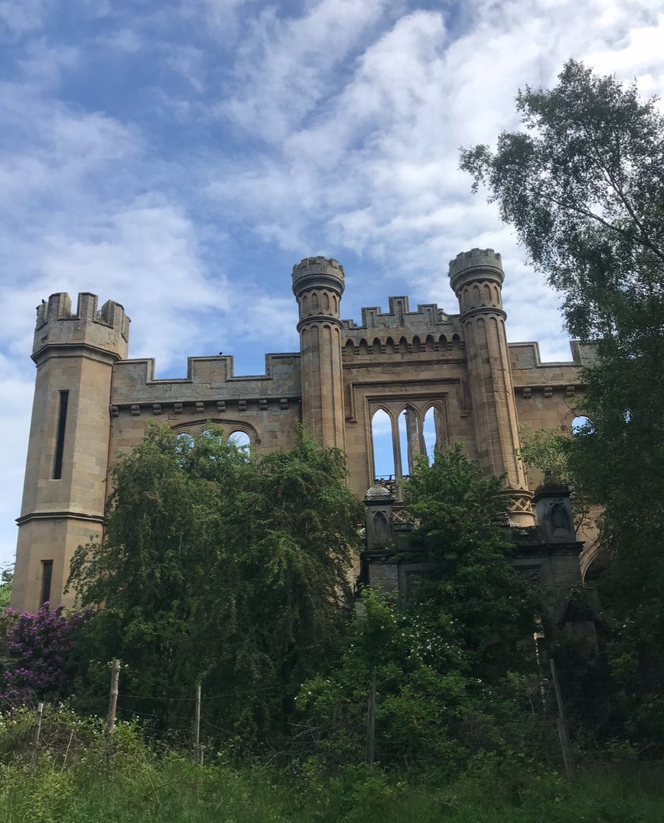 Travelaura_'s tweet photo. Scotland has many abandoned buildings which used to be hospitals and grand mansions. https://t.co/Fd6jNb1SeE https://t.co/Sk0kYffBos