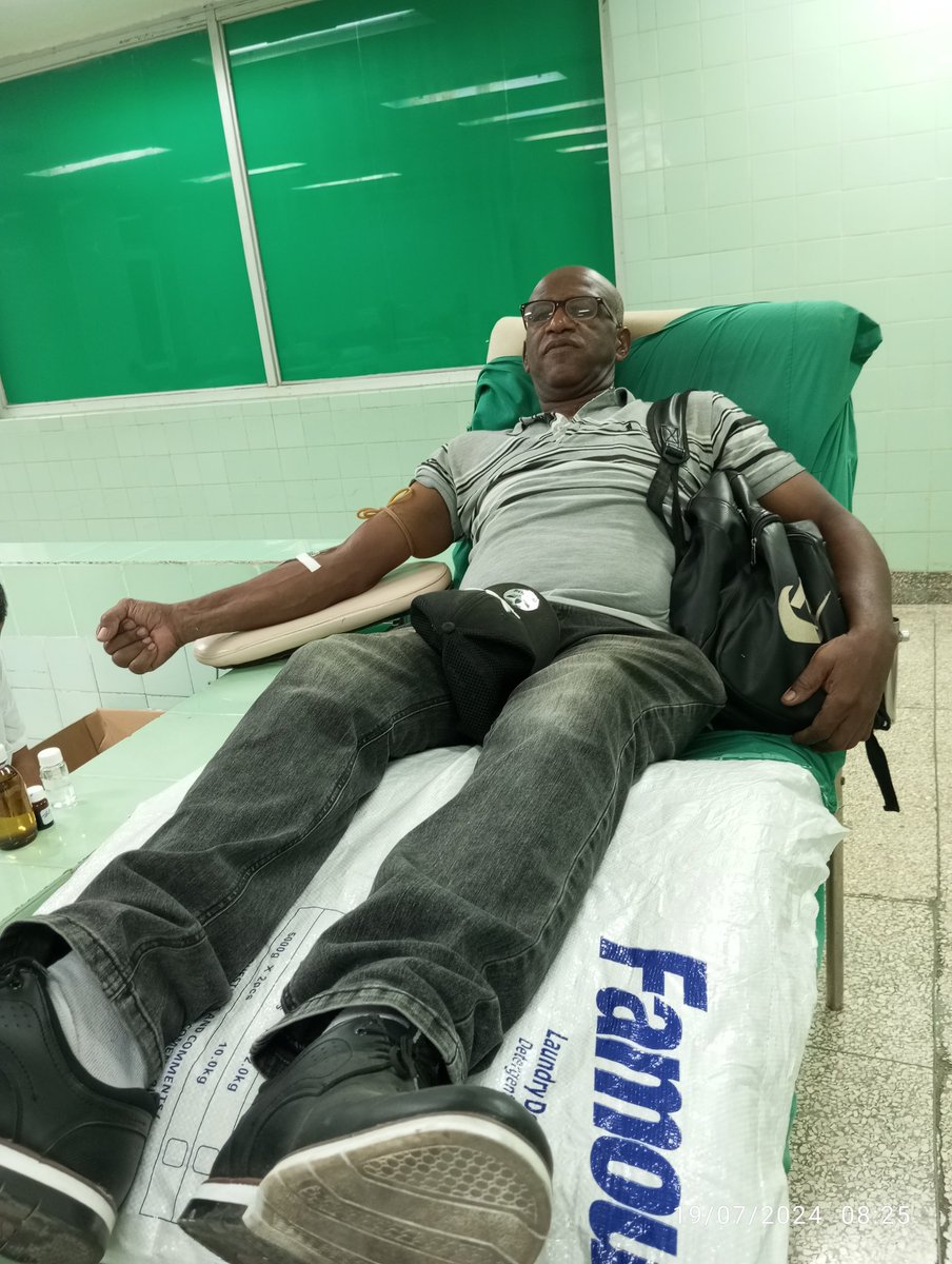 AilynRu80819364's tweet photo. En saludo al 71 Aniversario del Asalto a los Cuarteles Moncada y Carlos Manuel de Céspedes, trabajadores de la Ronera Santiago de Cuba donan sangre 🩸🇨🇺 como un acto de amor y de altruismo. Gracias a estos héroes que contribuyen con ello a seguir salvando vidas.

#UnidosXCubaRon https://t.co/SfAMFMZWmp