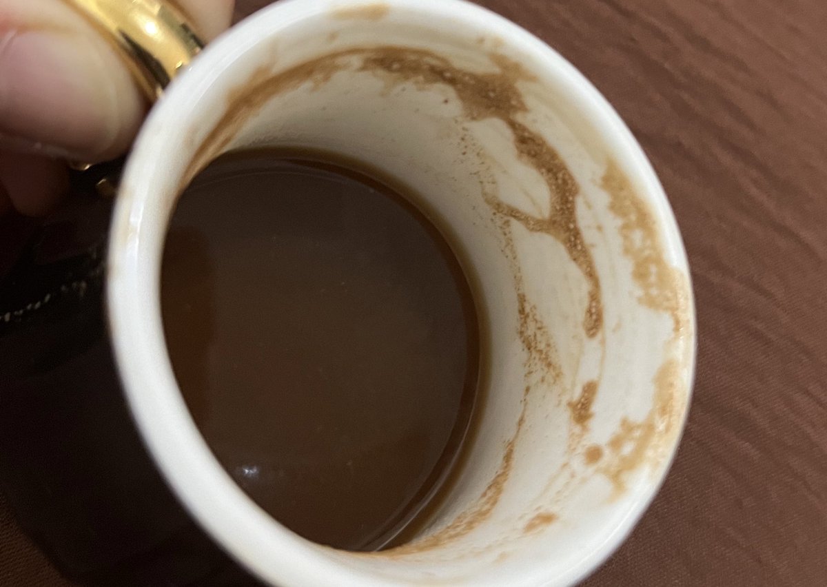b_azyeb3's tweet photo. Kahvemde eşimin  baş harfi  ve yanında kalp çıktı. Her yerde kaderim bu çocuk🥹 https://t.co/C2VPfeAibu