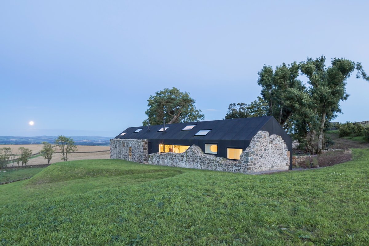 blisssupersized's tweet photo. Ideas - Texture: Ruin Studio by Lily Jencks Studio + Nathanael Dorent Architecture in the UK - what a wonderful, simple, black, modern insert into a stone ruin, a shadow of its former self  .. (about project and architects: https://t.co/uxAleJs1Dj + https://t.co/9YTeHvVlU3 ) https://t.co/EaLSrl2iAw
