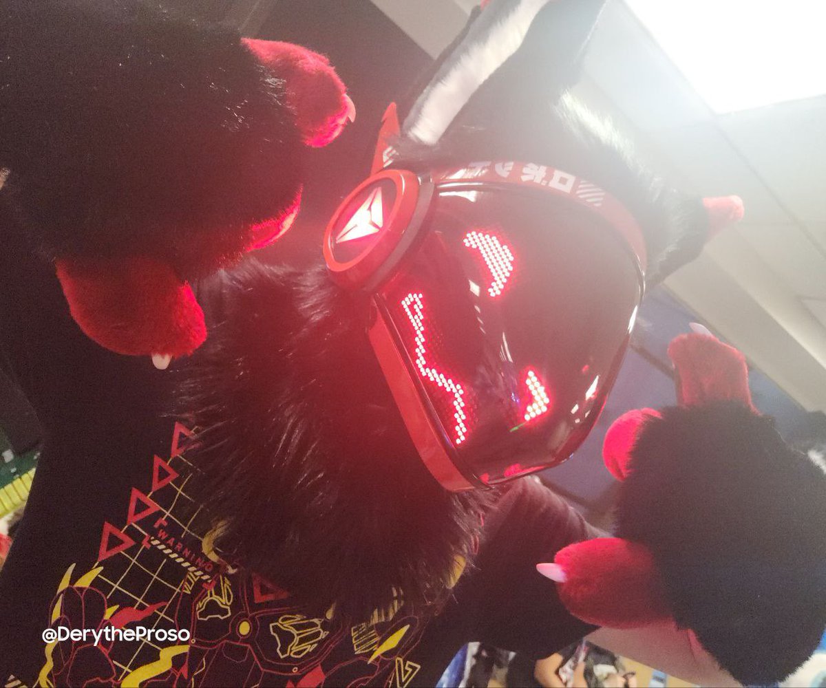 Absolutely INCREDIBLE photo I got while I was at #fwa2024, definitely deserves to get put out there

#FursuitFriday