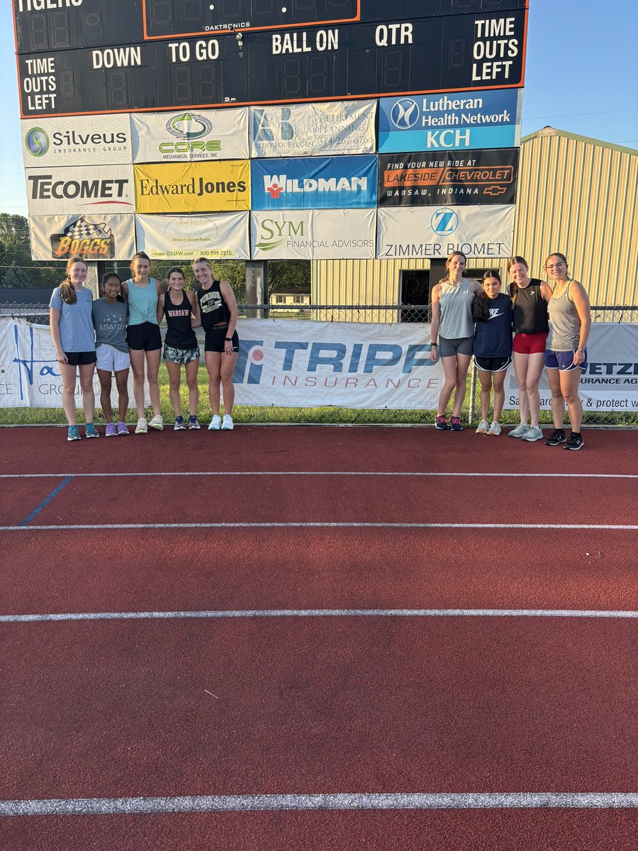 WarsawXc's tweet photo. Friday’s are meant for easy runs and sunrises!!! #morningcrew24 getting it done this AWESOME morning. Thanks to Tripp Insurance for helping Tiger athletics!!! #onlysomany #bebetter https://t.co/3d4eOL8X1N