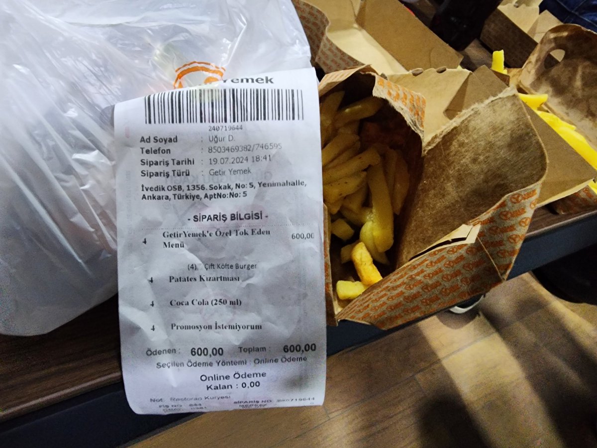 Siparişimiz tam 110 dakika sonra geldi Ankara <a href="/kofteciyusuftr/">Köfteci Yusuf</a> Podium AVM
Soğuk burger yanında patateslerin pişmemiş olması da cabası. #köfteciyusuf #köfteciyusuf açlıktan başımız ağrıdı. <a href="/getir/">getir</a> getirdi ama keşke getirmeseydi. Suç kimin acaba? siz olsanız ne yaparsınız?