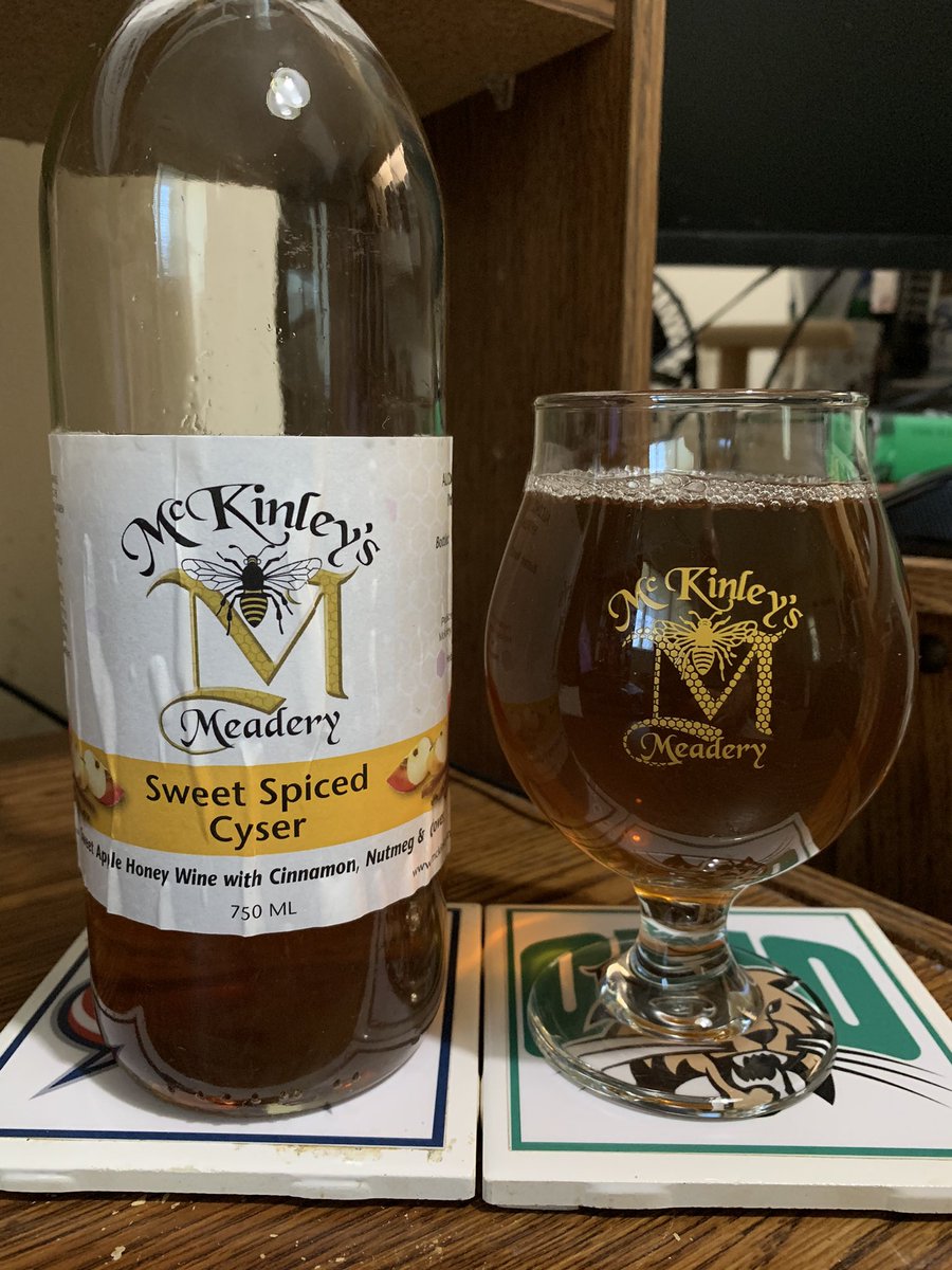 RealBMaxwell's tweet image. Another crappy work week over with, time for #McKinleysMeadery Sweet Spiced Cyser 🍎🍯💪😎 #drinklocal #properglassware @CorkBeer @PaulOBrien10 @ErmiyasDESTA @BenschopElroy @decoreape7 @cb_phil @Bilcro @mjpm67 @LordOfGrudges @ephoustonbill @badhopper @JohanBBT @qblacklock