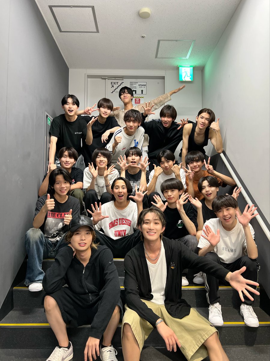 STARTO_INT's tweet photo. #MizukiInoue and #RyoHashimoto of #HiHiJets, backstage with the boys of #GoǃGoǃkids and more Juniors for the opening of the first set of performances at this year's Mynavi Summer Station Live 2024 SUMMER GO! MIRAI GO!

@jr_official_X https://t.co/WgwCHaeW1s