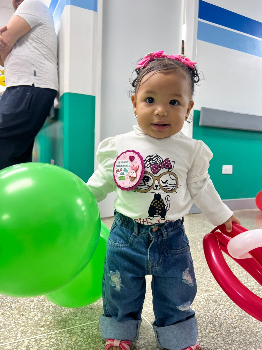 Marianela_PSUV's tweet photo. Desde ya les deseamos un Feliz Día del Niño y de la Niña. Que Dios los bendiga y les permita seguir sonriendo. En nombre de nuestro presidente @NicolasMaduro y del alcalde @OviedoPSUV los abrazamos y les enviamos todo nuestro amor y cariño. 

#PuebloVictorioso https://t.co/76NuUYoYhp