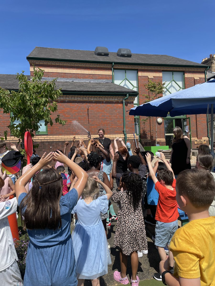 Cooling off on a very hot last day! 💦
Enjoy your summer! Stay safe 😁