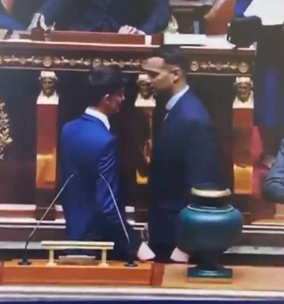 CerfiaFR's tweet photo. 🇫🇷 "J’aimerais beaucoup faire la connaissance de Sébastien Delogu. Vraiment", a déclaré Philippe Vardon (Reconquête) après que le député insoumis a déclaré hier à l’Assemblée : "T’es fada ou quoi ? T’es un fou, toi !" à Flavien Termet (RN) en refusant de lui serrer la main. #Octogone
