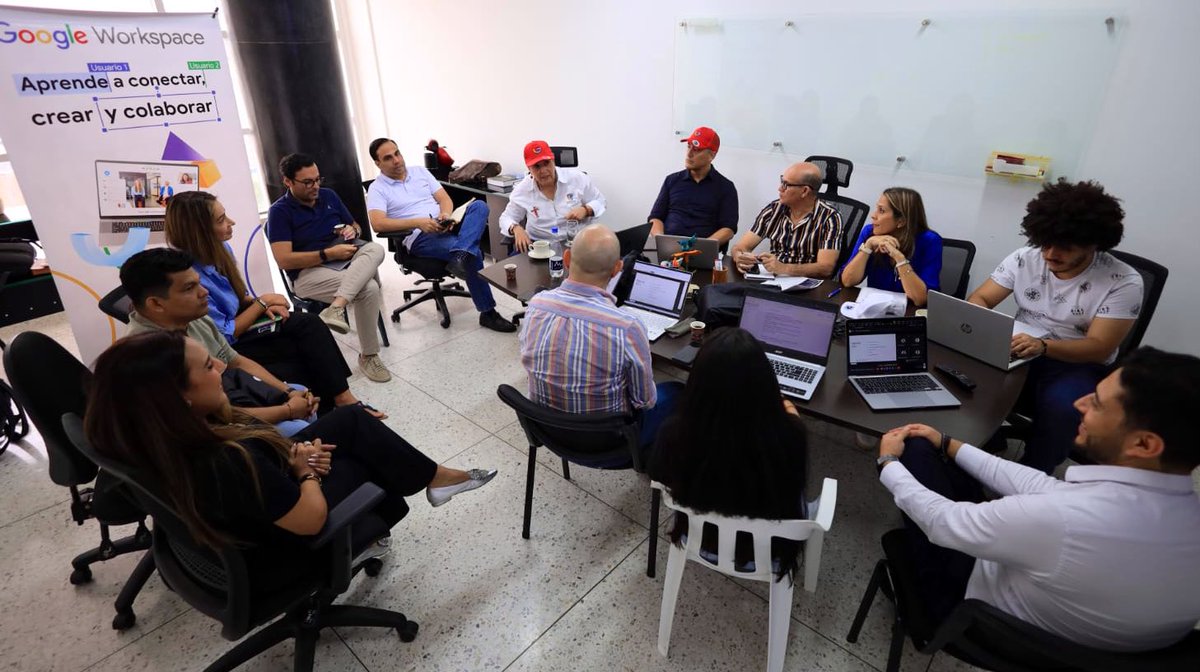 Gobatlantico's tweet photo. ¡MÁS innovación y tecnología para nuestro #AtlánticoParaElMundo! 🚀🌎
💡 El equipo de la Gobernación del Atlántico realizó el primer #GoogleDay, junto a @servinformacion, principal representante de la empresa tecnológica en Colombia, con el propósito de encontrar las mejores alternativas que nos permitan optimizar nuestras funciones y prestación de servicios.
🗣️ “Dentro de los servicios que nos ofrece @Google están herramientas de georreferenciación y caracterización; también nos permitiría mejorar todo el contenido tanto de Rentas, de PQR, atención al cliente, la eficiencia operativa, utilizando la inteligencia artificial”, explicó nuestro secretario TIC , Juan Carlos Restrepo.