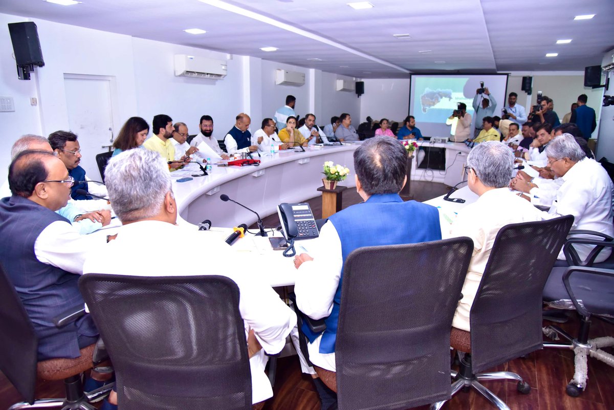 byadavbjp's tweet photo. Attended the @BJP4Maharashtra Core Committee meeting in the presence of Union Ministers Shri @PiyushGoyal ji, Shri @AshwiniVaishnaw ji, Maharashtra BJP President Shri @cbawankule ji, National Joint General Secretary (organisation) Shri @shivprakashbjp ji and other party office-bearers in Mumbai today.